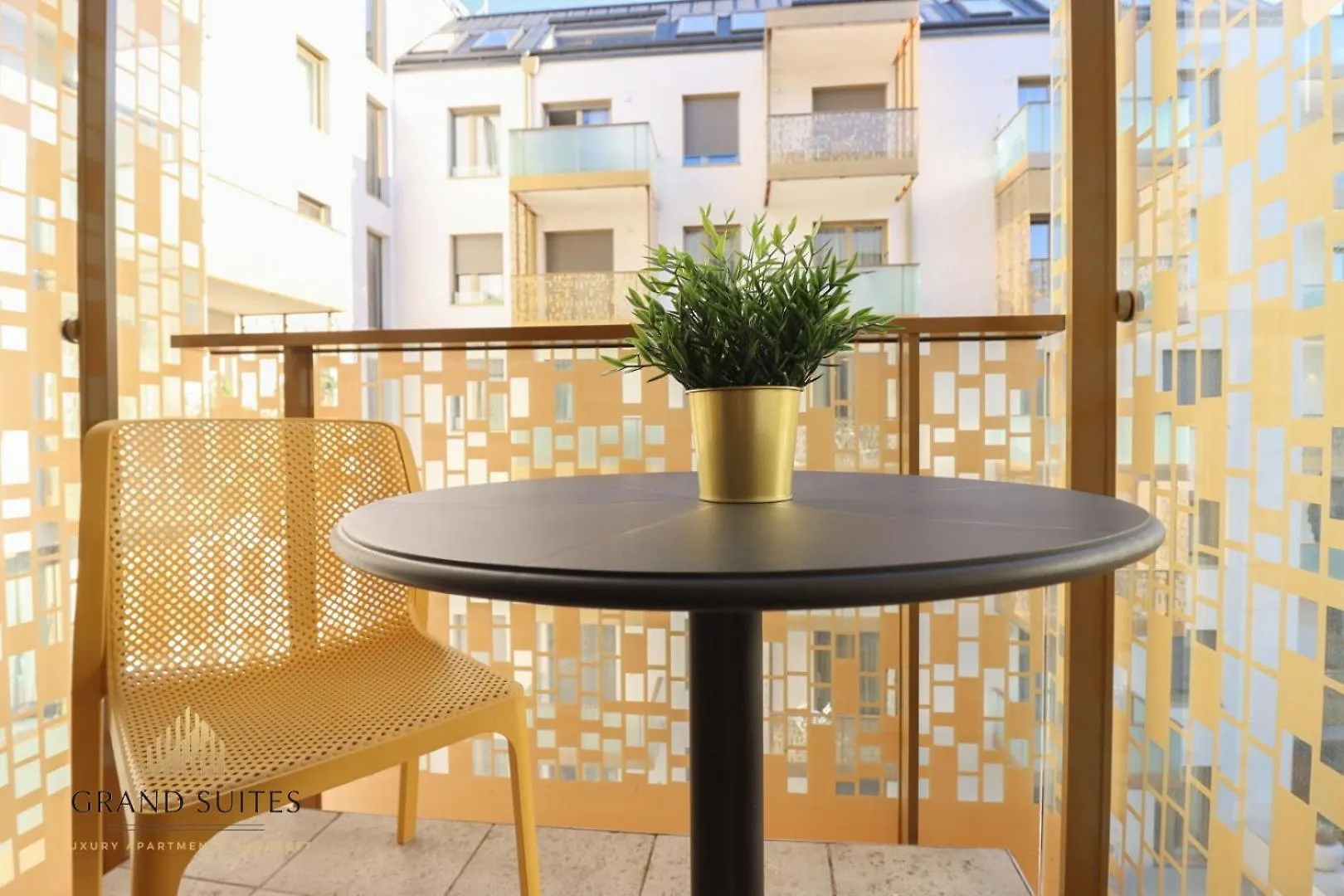 Grand Suites Central Budapest Apartment